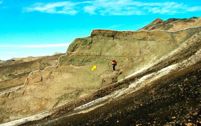 La isla Marambio se encuentra en las proximidades del extremo nororiental de la Península Antártica y es uno de los lugares más interesantes y visitados de la Antártida por los investigadores. EFE / IGME