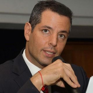 Tras contagio de tres colaboradores, Murat da negativo a coronavirus