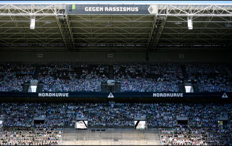 ''Es una linda operación, que crea una ambiente en el estadio'', destacó el director deportivo del equipo, Max Eberl, ''al mismo tiempo es un recordatorio que el futbol sin aficionados no es lo mismo''. AFP