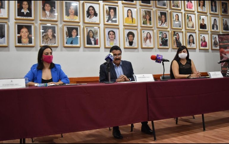 Durante una conferencia de prensa, Fernández sostiene que una prueba de que la deuda no es tan urgente es que piden que pueda ejercerse hasta 2021, que es año electoral. ESPECIAL /