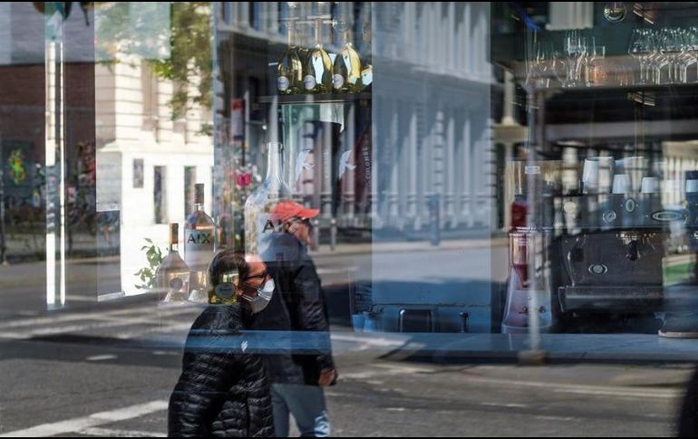 Si Donald Trump hubiera decretado las medidas preventivas el 9 de marzo en lugar del 16 como finalmente lo hizo, el impacto de la pandemia sería menor, estiman. EFE/J. Lane