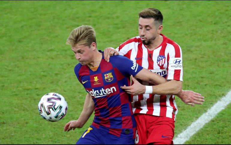 El neerlandés Frenkie de Jong, mediocampista de Barcelona, reconoció este jueves que aún carece de condiciones físicas para jugar un partido, luego de casi tres meses de inactividad por la pandemia de COVID-19. EFE / ARCHIVO