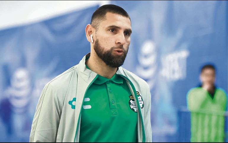 POLÉMICA. El arquero del Santos, Jonathan Orozco, festejó su cumpleaños y anoche anunció que se contagió del virus. IMAGO7