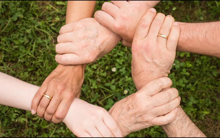 La contingencia lleva a quienes comparten el mismo techo a establecer nuevas formas de convivencia. ESPECIAL