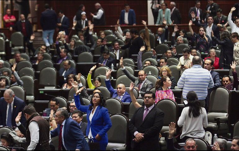 Mientras diputados exigen transparencia en el dinero de los fideicomisos que será devuelto a la Federación, Morena suspendió la desaparición de otros 44 organismos. NOTIMEX