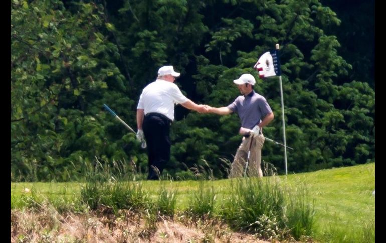 El presidente volvió a uno de sus campos de golf después de 75 días. EFE/J. Lo Scalzo