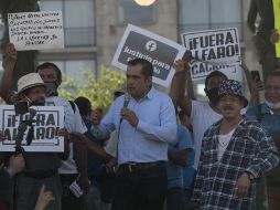 Los manifestantes denuncian que deben gastar hasta cinco mil pesos para adquirir los artículos necesarios para la reapertura. EL INFORMADOR/F. Atilano