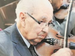 Su pasión por la música llevó al músico Salvador Zambrano a ser ampliamente reconocido y respetado. ESPECIAL