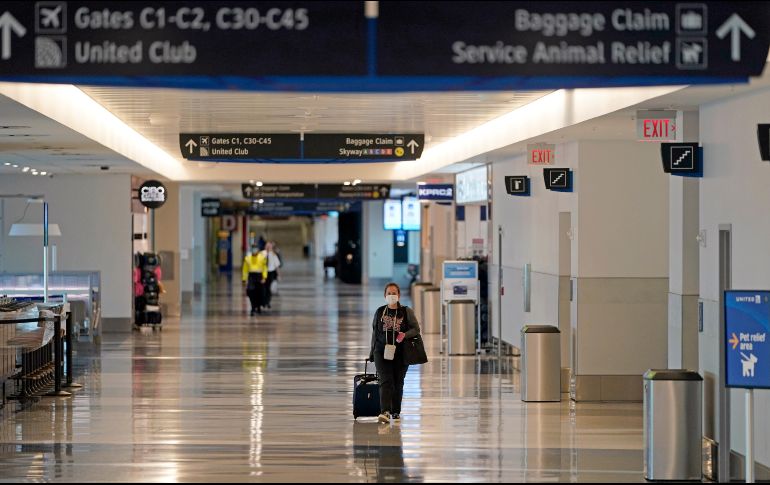 La nueva disposición busca que quienes han estado en Brasil no se conviertan en una fuente de infecciones adicionales en EU. AP/D. Phillip