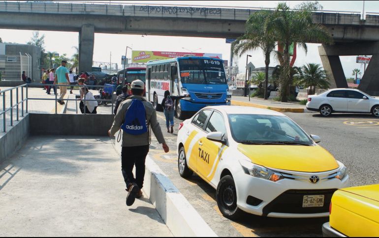 APOYO. APOYO. Para taxistas y otros autoempleados. ARCHIVO
