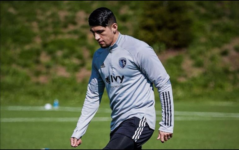 El futbolista se encuentra entrenando con su equipo a la espera de que reinicien las actividades en la Major League Soccer. INSTAGRAM / @sportingkc