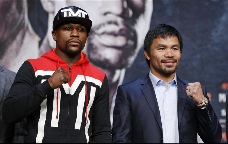 El boxeador filipino Manny Pacquiao considera que el estadunidense Floyd Mayweather le tiene envidia, ya que a pesar de ser senador en su país, aún se mantiene activo y con un título mundial. AP / ARCHIVO