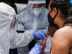 Advierten que el cambio en los servicios de salud, para concentrarse en la atención a la emergencia sanitaria, podría provocar pandemias paralelas. AP/ ARCHIVO