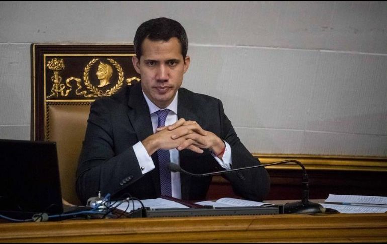 Guaidó, reconocido como presidente interino de Venezuela por más de 50 países, tomó juramento como presidente reelegido del Parlamento en un acto polémico. EFE/M. Gutiérrez