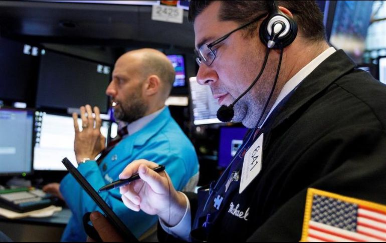 Este miércoles, el Dow Jones repuntó 553.16 puntos, situándose en 25 mil 548.27 enteros. EFE/J. Lane