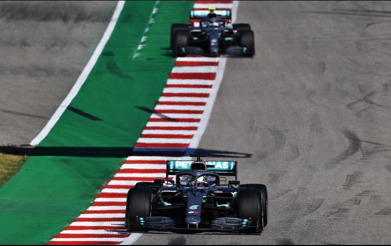 En el ámbito deportivo, se tomó la decisión de que cualquier carrera que sea a puerta cerrada, los equipos podrán llevar a un máximo de 80 personas, de las cuales 60 de ellas, deberán de ser operativas. AFP / ARCHIVO