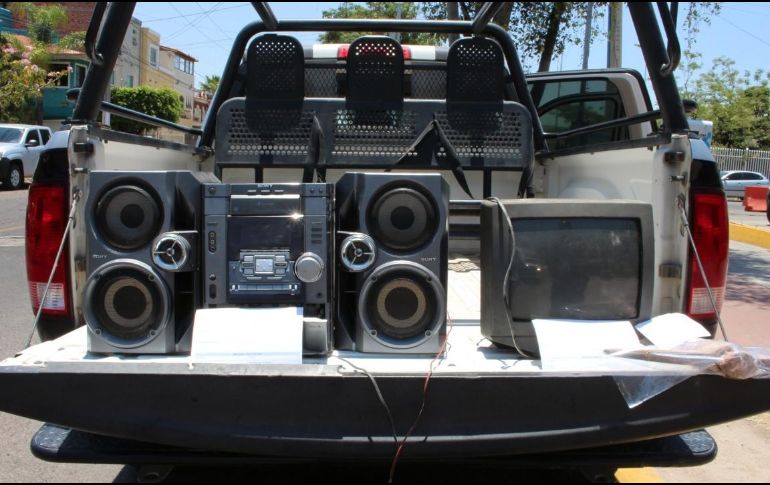 Una televisión de cinescopio y un estéreo de doble casetera con bandeja para tres discos compactos, son algunos de los aparatos asegurados. ESPECIAL