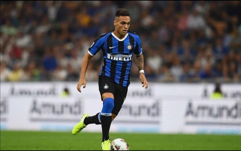 El director deportivo del Inter de Milán, Piero Ausilio, confesó este miércoles que el Barcelona ya se puso en contacto para negociar el fichaje del delantero argentino Lautaro Martínez, quien 