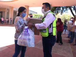 En total se entregarán 60 mil, especialmente a quienes se encuentran en condiciones de vulnerabilidad. TWITTER / @EnriqueAlfaroR