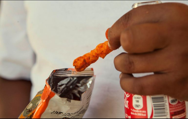 La ansiedad, el aburrimiento y, sobre todo, el sedentarismo han llevado a las personas en confinamiento a comer de más. EL INFORMADOR / ARCHIVO