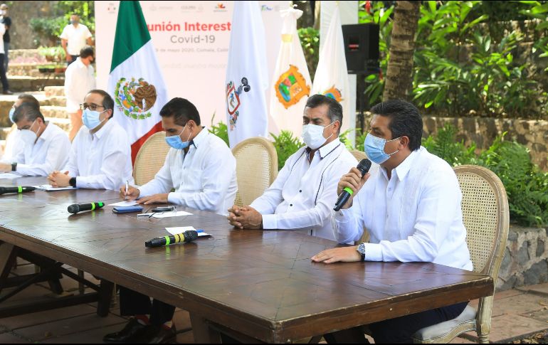 Los gobernadores sostuvieron una videoconferencia con el embajador de China, Zhu Qingqiao, quien les compartió la experiencia que tuvieron con la pandemia. TWITTER/@fgcabezadevaca