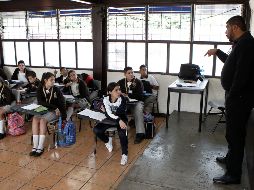 Los profesores pasarán al siguiente grado junto con sus alumnos para detectar posibles casos de abandono escolar. EL INFORMADOR/Archivo