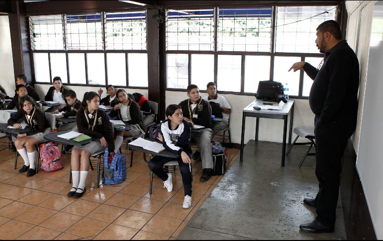Los profesores pasarán al siguiente grado junto con sus alumnos para detectar posibles casos de abandono escolar. EL INFORMADOR/Archivo