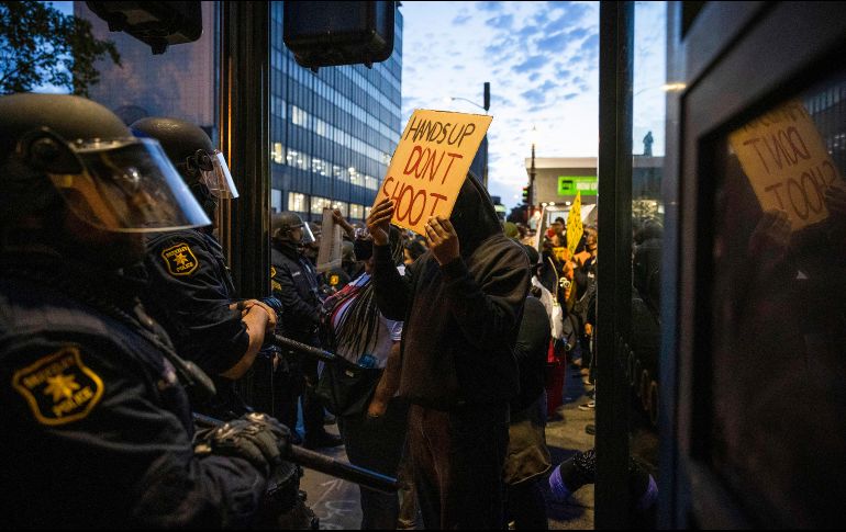 En la ciudad de Oakland, la autoridad local reporta vandalismo, robo de negocios, incendios provocados y agresiones a elementos de seguridad. AP /E. Swope
