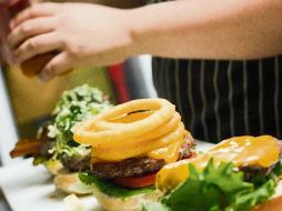 IDEA SENCILLA.  Preparar los alimentos en casa siguiendo un instructivo es como la Hamburguesería Gaspar ha logrado atrapar a más clientes. CORTESÍA