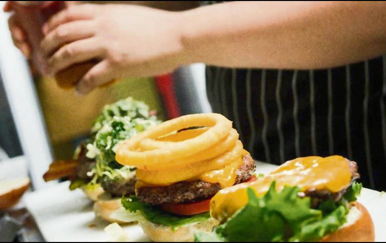 IDEA SENCILLA.  Preparar los alimentos en casa siguiendo un instructivo es como la Hamburguesería Gaspar ha logrado atrapar a más clientes. CORTESÍA