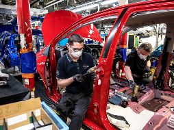 López Obrador informó que hoy se inician las actividades en el sector automotriz, minero y de la construcción. EFE / ARCHIVO