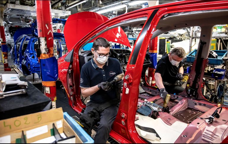 López Obrador informó que hoy se inician las actividades en el sector automotriz, minero y de la construcción. EFE / ARCHIVO