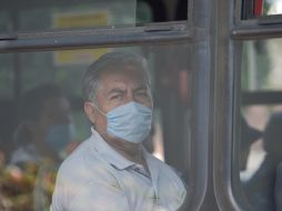 El cubrebocas debe usarse para todas las actividades fuera de casa. AFP/ARCHIVO