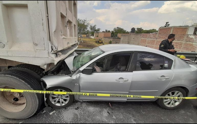 En el sitio no se encontró a alguna persona que se manifestara como el responsable del tractocamión.