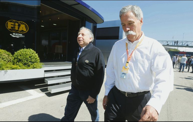 PREOCUPADOS. Jean Todt (izq.) y Chase Carey, cabezas de la FIA y la Fórmula Uno, respectivamente, han estado trabajando continuamente para preservar el futuro inmediato de la categoría reina del deporte motor. AFP
