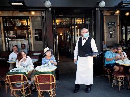 La ciudad célebre por sus cafés volverá parcialmente a la vida anterior a la cuarentena. EFE / C. Petit Tesson