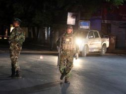 Fuerzas de seguridad acuden al lugar del ataque, el cual tuvo lugar en el momento de la oración del atardecer. AP/R. Gul
