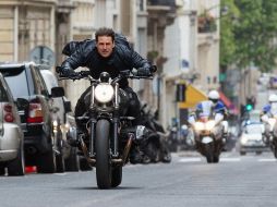 Tom Cruise conduciendo una motocicleta en “Misión Imposible 6”. ESPECIAL / Paramount Pictures