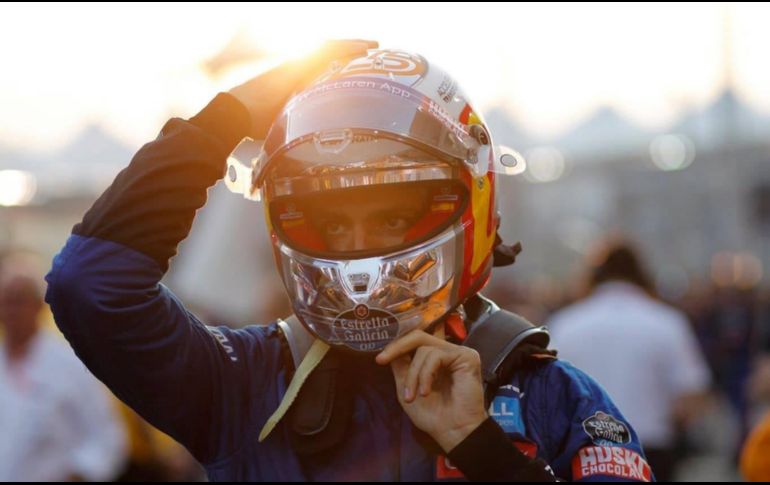 Semanas después de confirmarse su arribo a Ferrari a partir del 2021, el español Carlos Sainz Jr. aseguró que no firmó con la escudería de Maranello solo para ser el segundo piloto por detrás del monegasco Charles Leclerc. TWITTER / @Carlossainz55