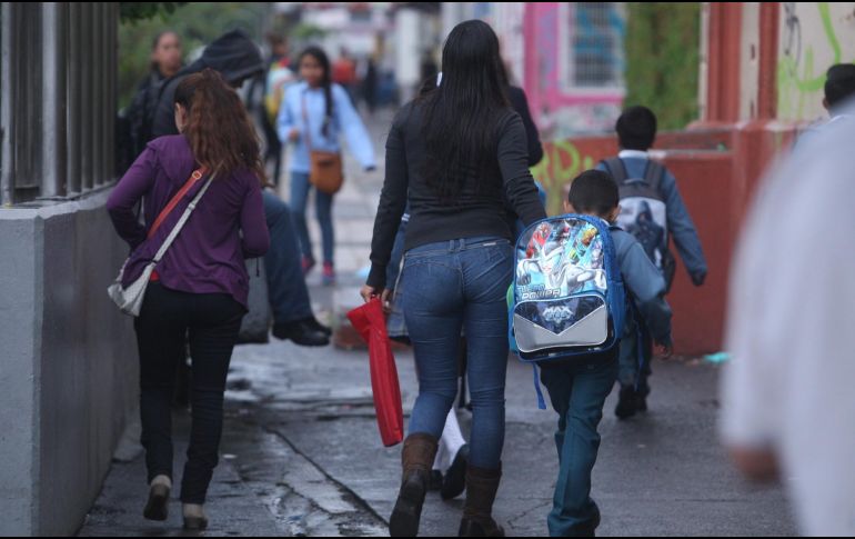 Una vez que inicie el siguiente ciclo escolar citarán a los estudiantes en grupos reducidos para examinar lo que aprendieron en las clases en línea. EL INFORMADOR/Archivo