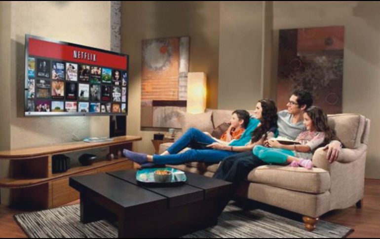 ENFOCADOS. En esta cuarentena la mayoría de las personas viven pegadas al televisor, teléfonos móviles o computadoras. ESPECIAL