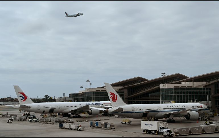 Se contempla un sistema de recompensa y castigo a las aerolíneas que registren casos de contagio. AFP / D. Slim