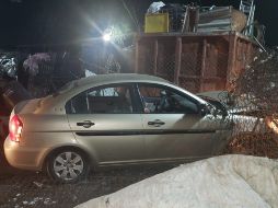 El vehículo del ahora occiso queda impactado contra un terreno en el cual se almacena y comercializa material para reciclaje. ESPECIAL