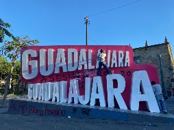 En el Palacio de Gobierno y sus inmediaciones se observan pintas, mobiliario destruido y algunos restos de las patrullas quemadas. EL INFORMADOR / J. Baumgarten