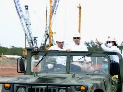 El Mandatario estuvo acompañado por el gobernador Adán Augusto López, la secretaria de Energía, Rocío Nahle y el director de Pemex, Octavio Romero. TWITTER/@rocionahle