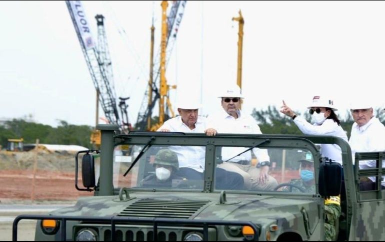 El Mandatario estuvo acompañado por el gobernador Adán Augusto López, la secretaria de Energía, Rocío Nahle y el director de Pemex, Octavio Romero. TWITTER/@rocionahle