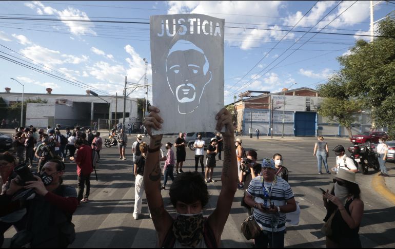 Aspecto de la concentración del pasado viernes cerca de la Fiscalía estatal. EL INFORMADOR/F. Atilano