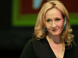 Rowling intentó explicar su posición al respecto al sexo y género, pero aumentó la controversia. AP / ARCHIVO