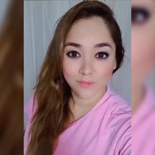 Sherlyn muestra a su bebé a una semana de su nacimiento