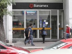 Autoridads capitalinas invitaron a las empresas para que los pagos de nómina no sean los días 1 y 15 y así distribuir la afluencia de clientes. EL INFORMADOR/ARCHIVO